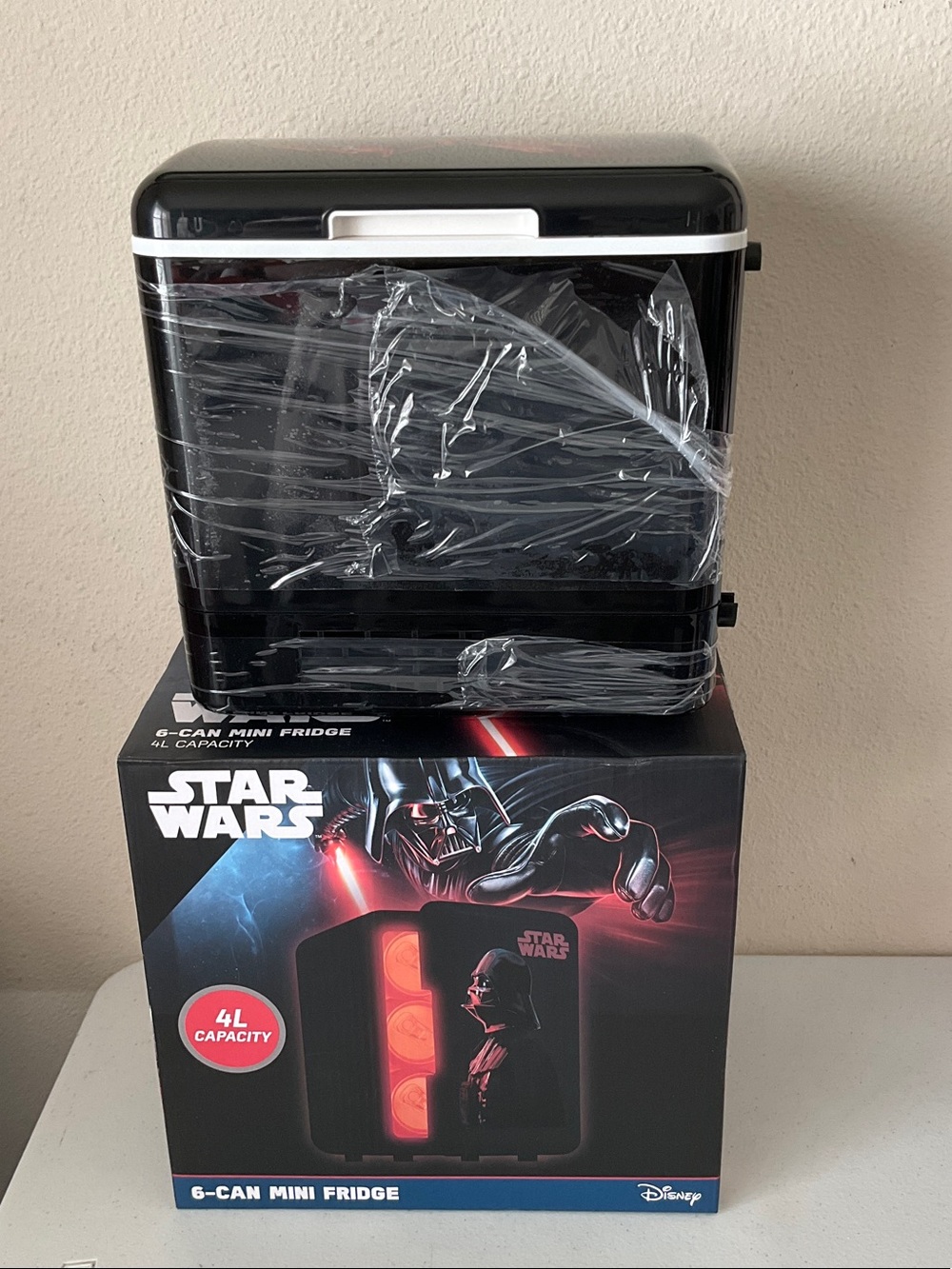 Star Wars Darth Vader 6-Can Mini Fridge
